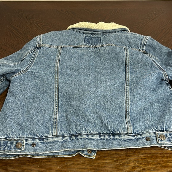 Levi Strauss Ladies Jean Jacket - Picture 2 of 4